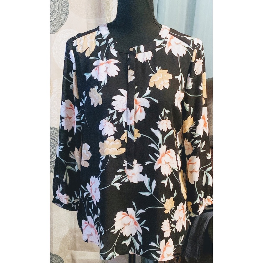 JM Collection Black floral blouse (X-Small)
